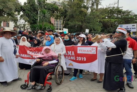 Ribuan Orang Ikut Pawai Paskah di Semarang - GenPI.co
