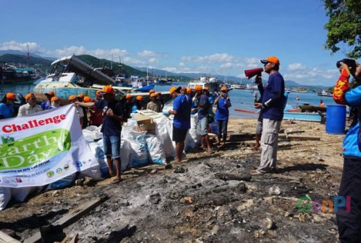 Salut, Komunitas ini Rutin Bersihkan Sampah di Labuan Bajo - GenPI.co