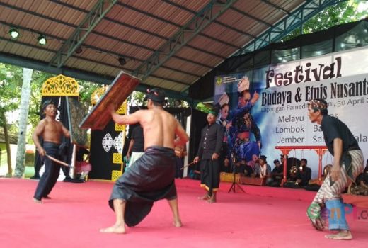 Suku Sasak Tampilkan Peserean di Tanjungpinang - GenPI.co