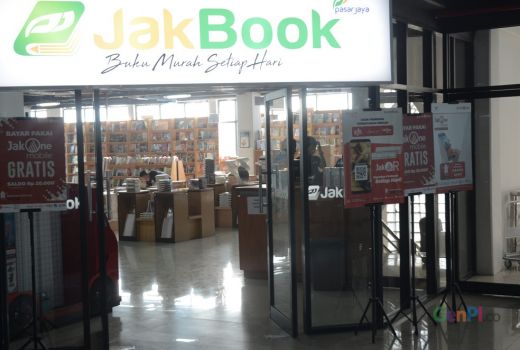Pedangang Buku Lawas di Sekitar Jakbook Pasar Kenari - GenPI.co