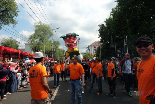 Warak Raksasa Sedot Perhatian Warga Saat Menonton Dugderan - GenPI.co