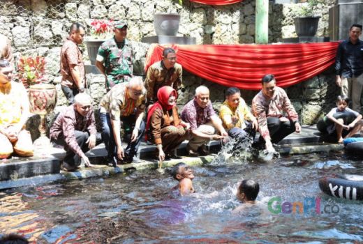 Sambut Ramadhan, Warga Desa Cokro Gelar Ritual Padusan - GenPI.co