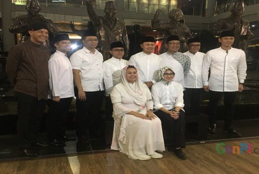 Hadiri Silaturahmi di Bogor, Ganjar Berbusana Lurik dan Blankon - GenPI.co