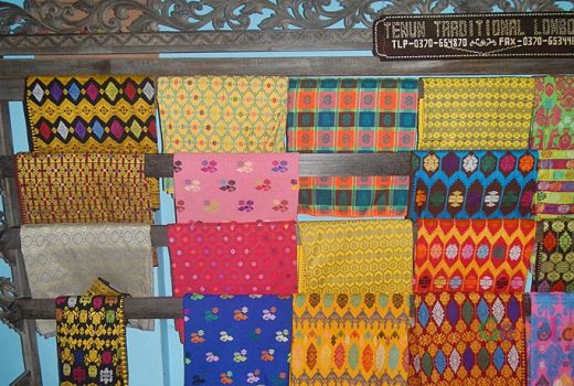 Ragam Motif Kain Tenun Khas Lombok - GenPI.co