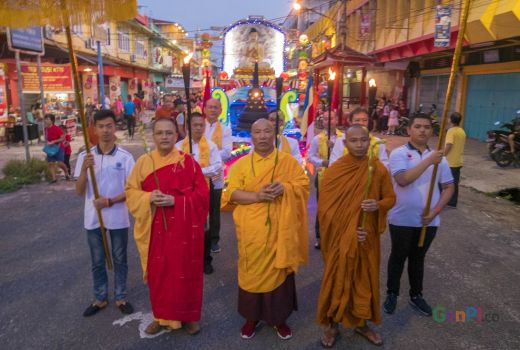 Ribuan Umat Buddha Memeriahkan Pawai Waisak di Pekanbaru - GenPI.co