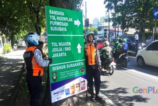 Jelang Arus Mudik, Dishub Solo Pasang 128 Rambu Penunjuk Jalan - GenPI.co