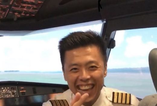 Vincent Raditya Ajak Jokowi Nge-vlog Bareng Naik Simulator - GenPI.co