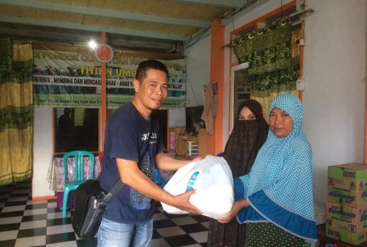 Gorontalo Tourist Guide Berbagi Sembako Ke Panti Asuhan - GenPI.co