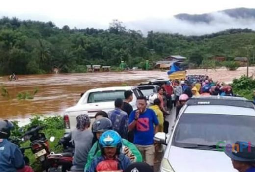 Akses Jalan Putus Akibat Banjir di Trans Sulawesi - GenPI.co