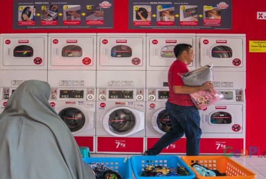 Asisten Rumah Tangga Mudik, Usaha Laundry Laris Manis - GenPI.co