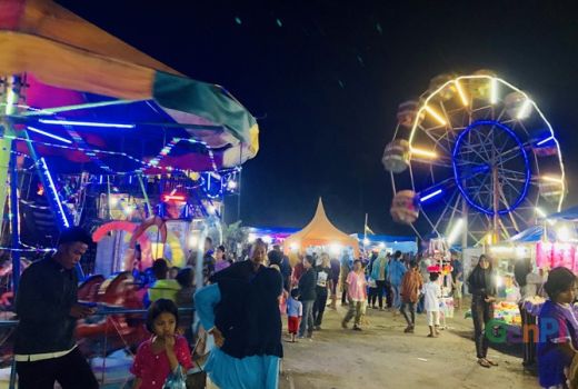 Di Kampung Lima Puluh, Pasar Malam jadi Hiburan saat Lebaran - GenPI.co