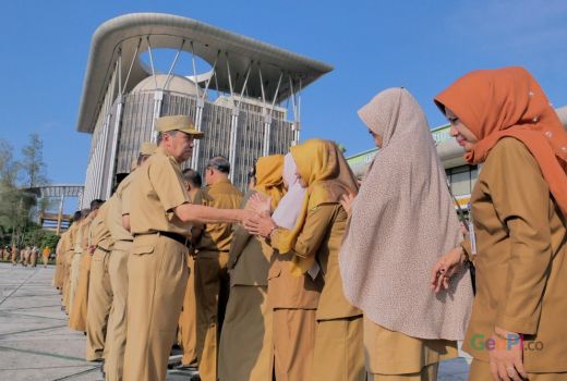 Usai Cuti, Ribuan PNS dan THL Pemrov Riau Apel Bersama - GenPI.co