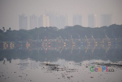 Masih Ada Sampah di Waduk Pluit, Warga Keluhkan Bau Tidak Sedap - GenPI.co