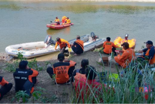 Seorang Warga Tenggelam Saat Sebrangi Sungai Bengawan Solo - GenPI.co