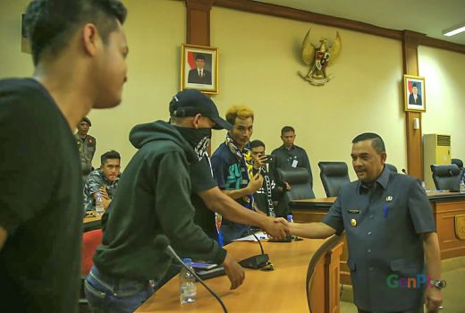 Temui Perwakilan Suporter PSPS Riau yang Berdemo, ini Kata Wagub - GenPI.co