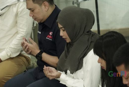 Vanessa Angel Adakan Acara Syukuran Bersama Anak Yatim - GenPI.co