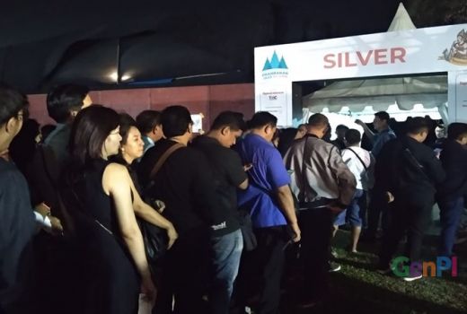 Rela Antre Demi Nonton Yanni Malam Ini di Prambanan Jazz Festival - GenPI.co