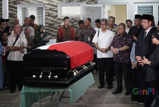 Sutopo Dimakamkan di Boyolali ala Militer - GenPI.co