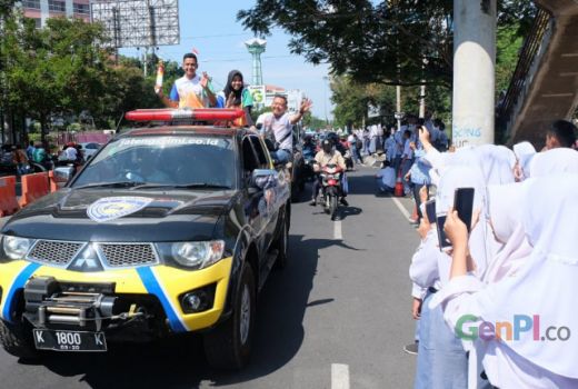 Pelajar Antusias Sambut Arak-arakan Obor ASEAN School Games 2019 - GenPI.co