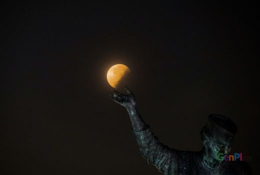 Begini Penampakan Gerhana Bulan di Pekanbaru, Riau - GenPI.co