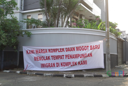 Spanduk Penolakan Pencari Suaka Bertebaran di Kalideres - GenPI.co