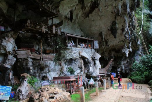 Wah, Ada Kisah Romeo dan Juliet Tersimpan di Kubur Batu Toraja - GenPI.co