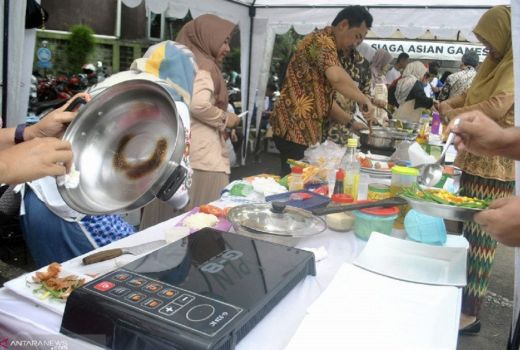 PLN Berikan 60 Kompor Listrik ke Warga Ampenan, Alhamdulillah! - GenPI.co NTB