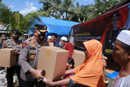 Peduli Korban Banjir, Polda NTB Sebar 2000 Paket Sembako - GenPI.co NTB