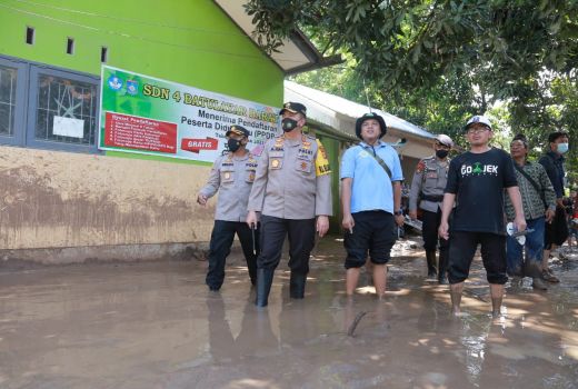 Kapolda NTB Pantau Kondisi Korban Banjir - GenPI.co NTB