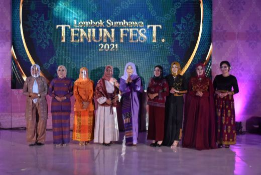 Cantiknya Pakaian dari Tenun NTB - GenPI.co NTB