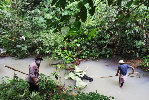 Mayat Lelaki Ditemukan Mengambang di Sungai - GenPI.co NTB