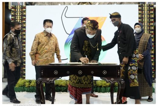 Kado HUT NTB, Tandatangani Dua MoU Penting - GenPI.co NTB