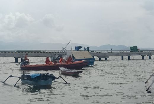 Ya Tuhan, Kapal Tenggelam Dihantam Ombak di Perairan Bima - GenPI.co NTB