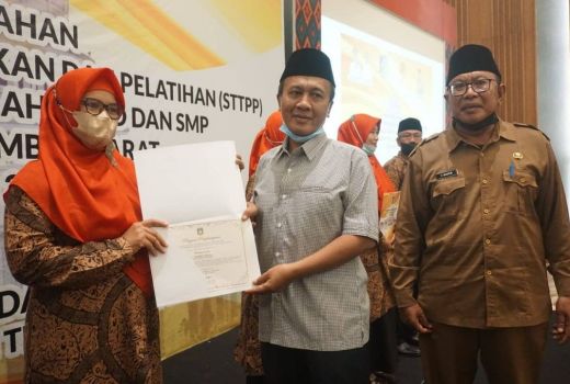 Bupati Lobar Minta Calon Kepala Sekolah Tunjukkan Prestasi - GenPI.co NTB