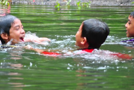 Rebo Bontong, Mandi Menolak Bala - GenPI.co NTB