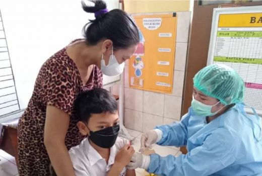 Mantap! Orang Tua di Mataram Antusias Anaknya Divaksin - GenPI.co NTB