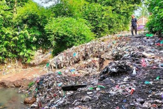 Kades Mambalan Curhat Soal Sampah Pemicu Banjir - GenPI.co NTB