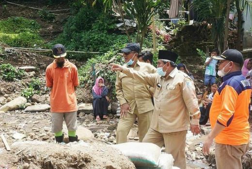 Sambangi Desa Kekait, Bupati Pastikan Bantuan Korban Banjir - GenPI.co NTB