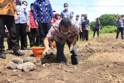 Pabrik Batu Bata dari Plastik Mulai Dibangun - GenPI.co NTB