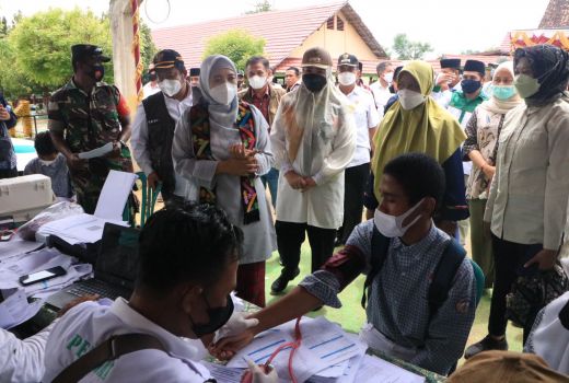 Bu Wagub Ingatkan Siswa SMAN 1 Palibelo Tak Takut Vaksin - GenPI.co NTB