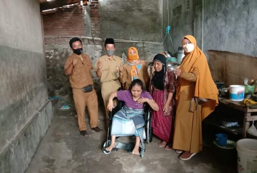 Sepuluh Tahun Lumpuh, Berkat NTB Care Ibu Ini Dapat Kursi Roda - GenPI.co NTB