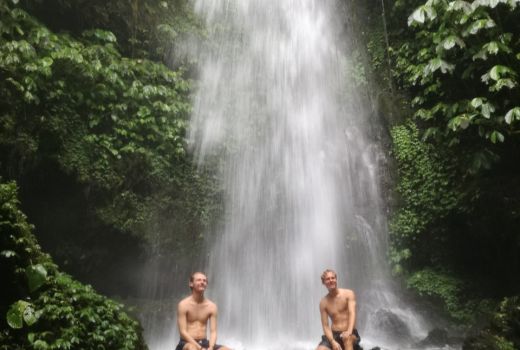 Air Terjun Tersembunyi Favorit Wisatawan Asing - GenPI.co NTB