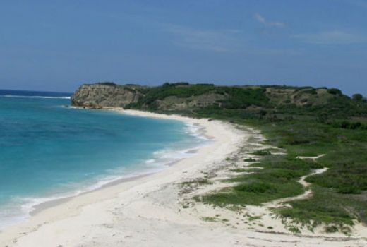 Menyendiri di Sunyinya Pantai Kaliantan - GenPI.co NTB