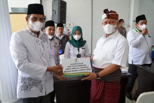 Bupati Sukiman Perintahkan Penyaluran Zakat Melalui Baznas - GenPI.co NTB