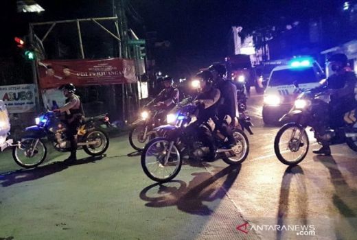 Tutup Akses Jalan Kegiatan Ilegal, Sejumlah Pemuda Diamankan - GenPI.co NTB