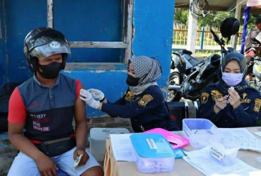 Polres Sumbawa Razia Vaksin Bagi Pengendara Motor - GenPI.co NTB