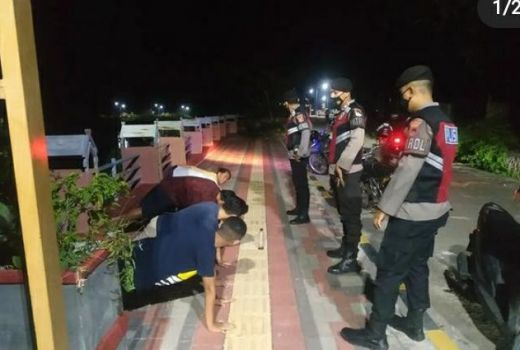 Pesta Miras, Sejumlah Remaja Dihukum Anggota Polres Sumbawa - GenPI.co NTB