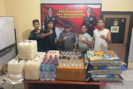 Ratusan Liter Miras Tradisional Diamankan Polres Bima Kota - GenPI.co NTB