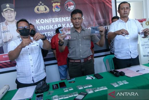 Dua Pengedar Narkoba Ditangkap, Polisi Temukan 100 Gram Narkoba - GenPI.co NTB