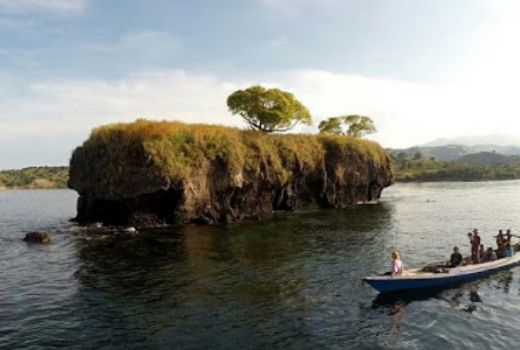 Menikmati Indahnya Pulau Ular, Lokasi Keren, Tapi Harus Hati-hati - GenPI.co NTB